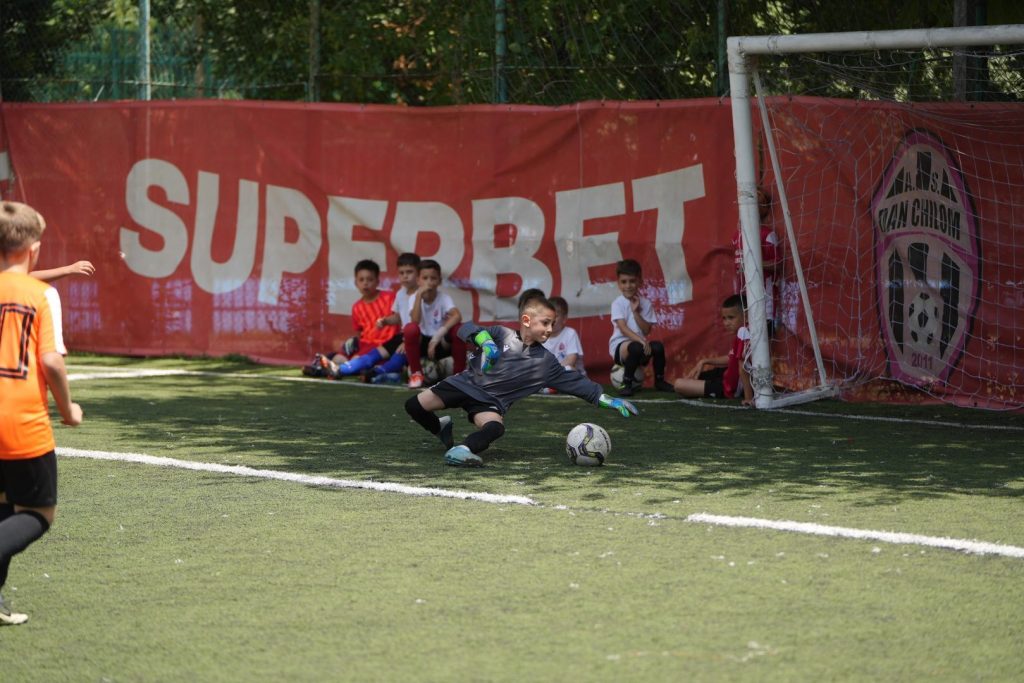 În poartă, din pasiune: Marinescu Dominic și bucuria pură a fotbalului 6 În poartă, din pasiune: Marinescu Dominic și bucuria pură a fotbalului